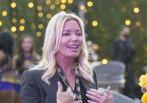 Lakers Owner Jeanie Buss On Posing In Playboy: I’m。